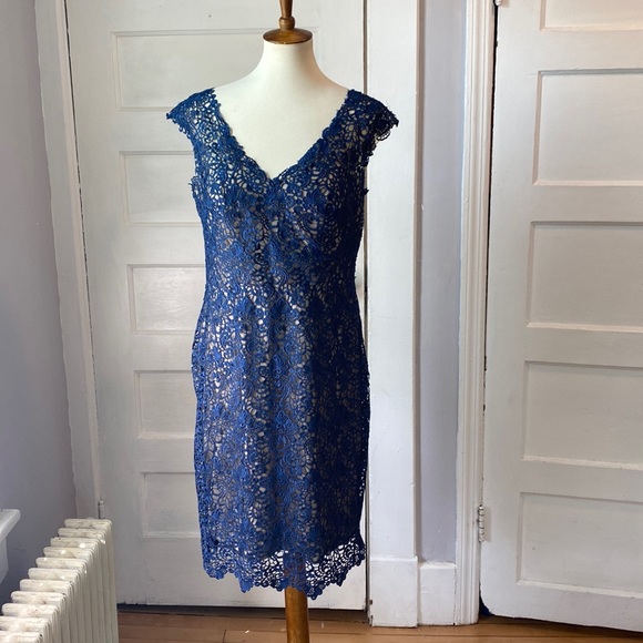 Social Occasions by Mon Cheri Lace Dress, Size 14 - Picture 3 of 17